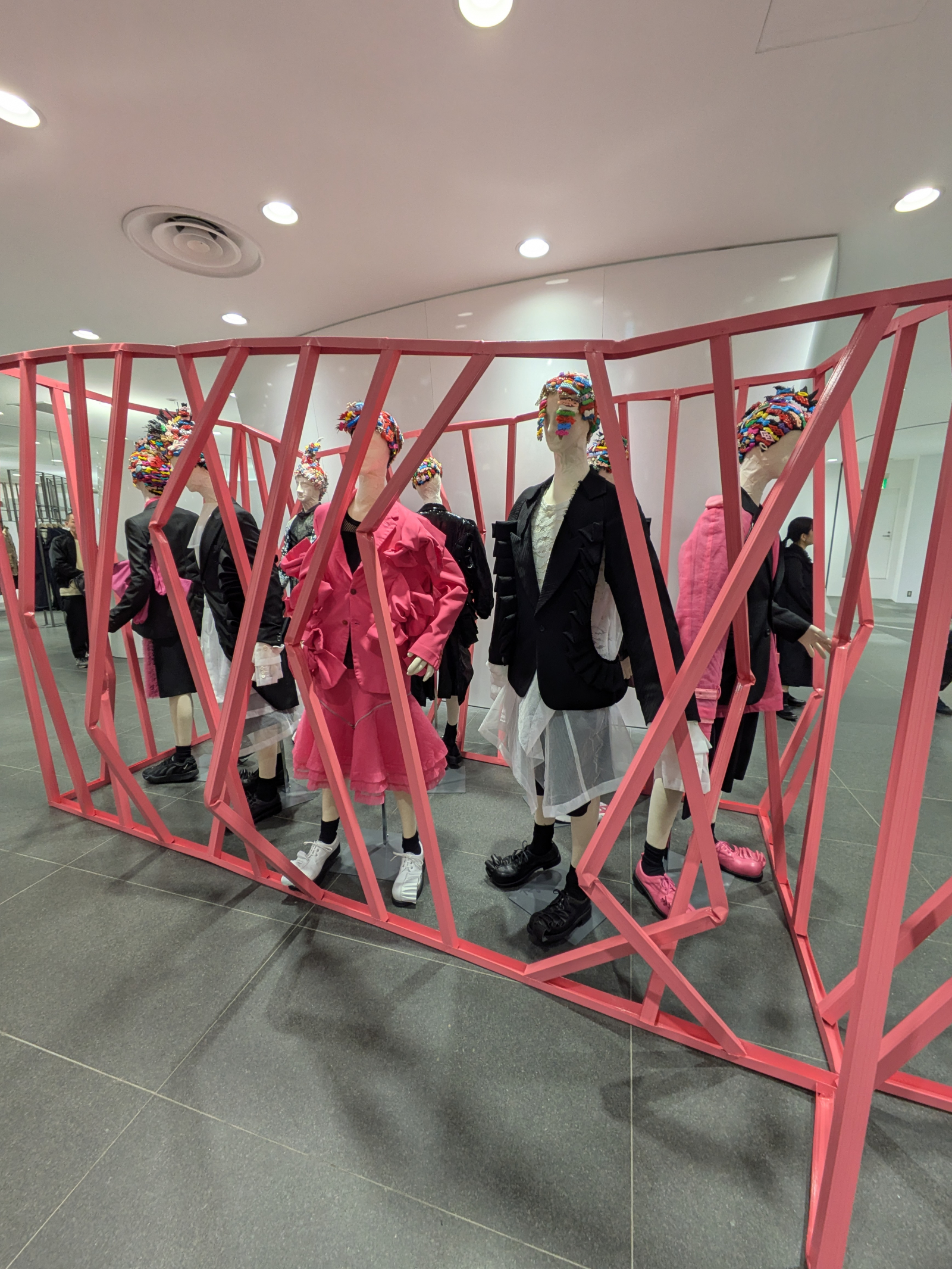 コムデギャルソン青山店 オムプリュス インスタレーション: いろいろな