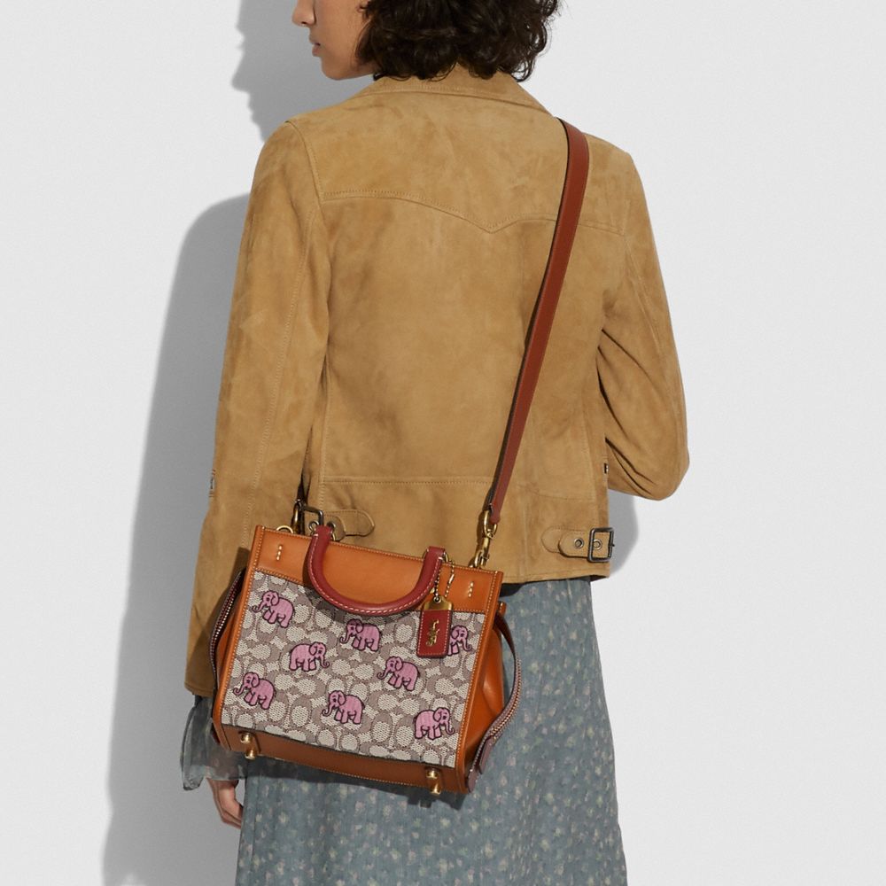 公式】COACH – コーチ | ローグ 25 シグネチャー テキスタイル ジャ