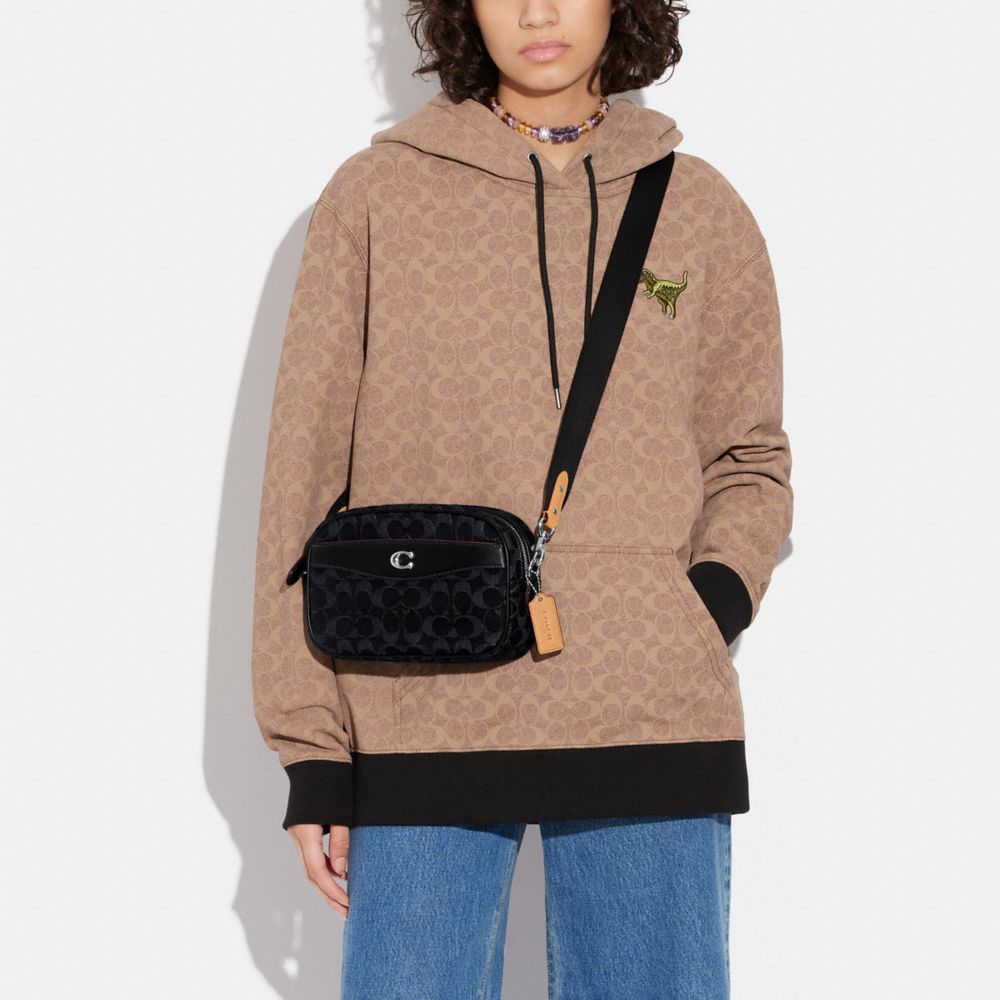 公式】COACH – コーチ | カメラ バッグ・シグネチャー デニム