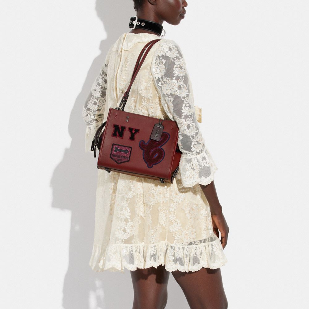 公式】COACH – コーチ | ローグ 25・ヴァーシティ パッチ