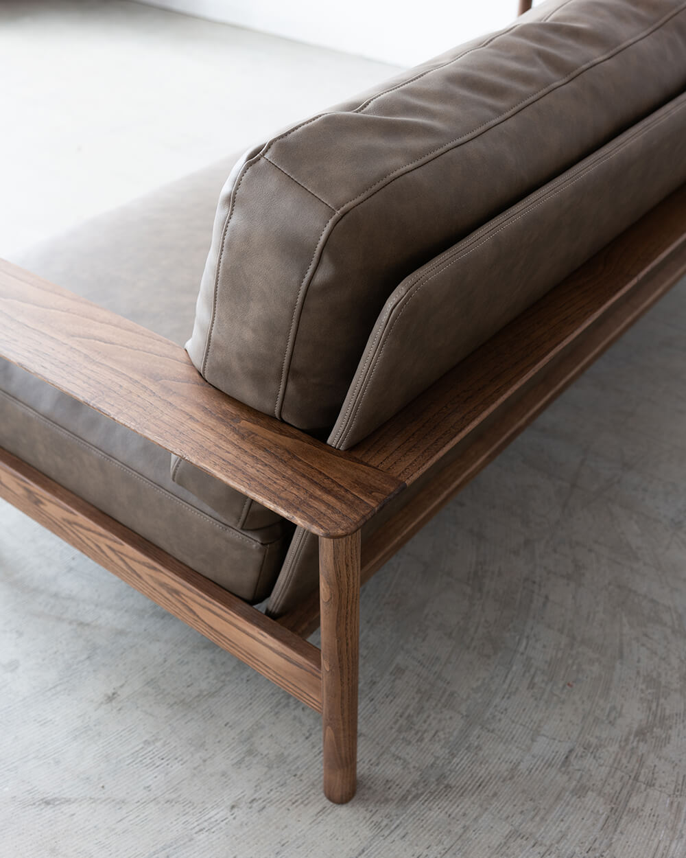 飛騨産業アウトレット] ソファ2.5P KURINOKI | cocochi ｜ 家具と服と