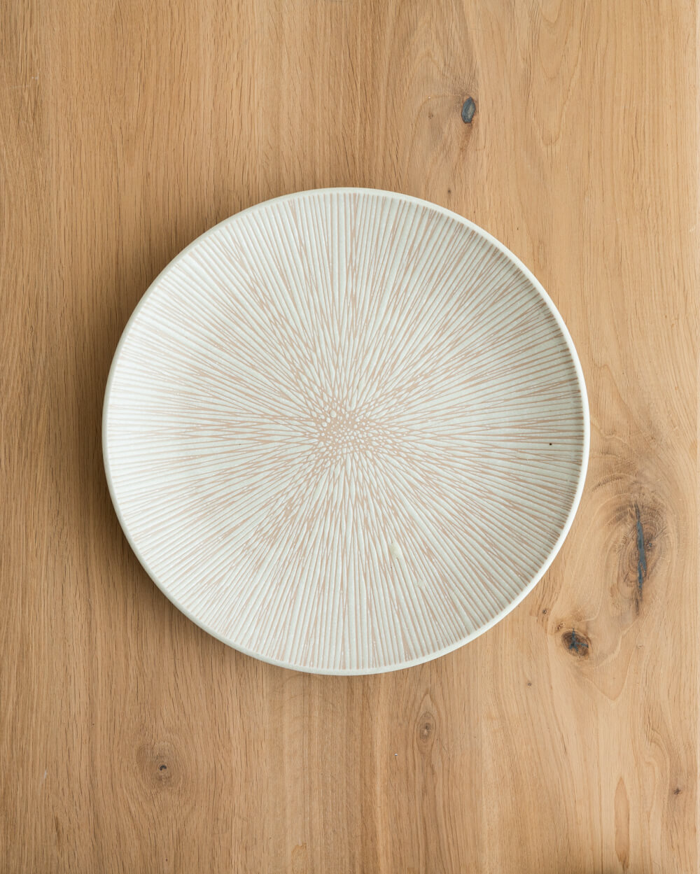 WEB限定】刻み乱十草 白 丸9寸皿 -器市- | cocochi ｜ 家具と服と