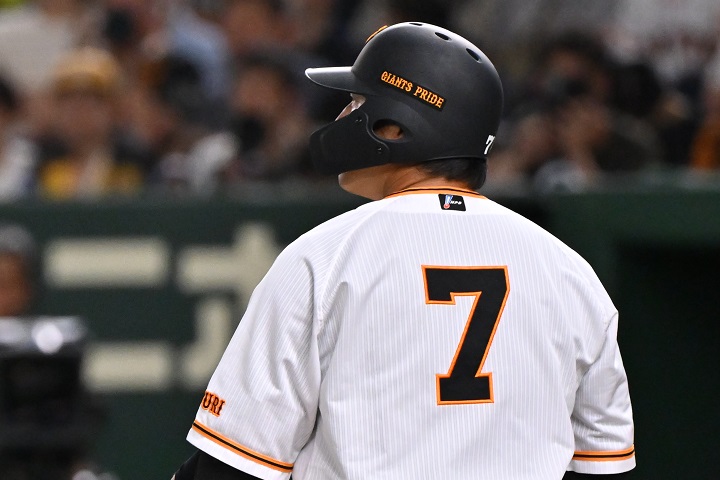 激しい外野手争いの一角に食い込めるか ベテラン巨人・長野久義に求め