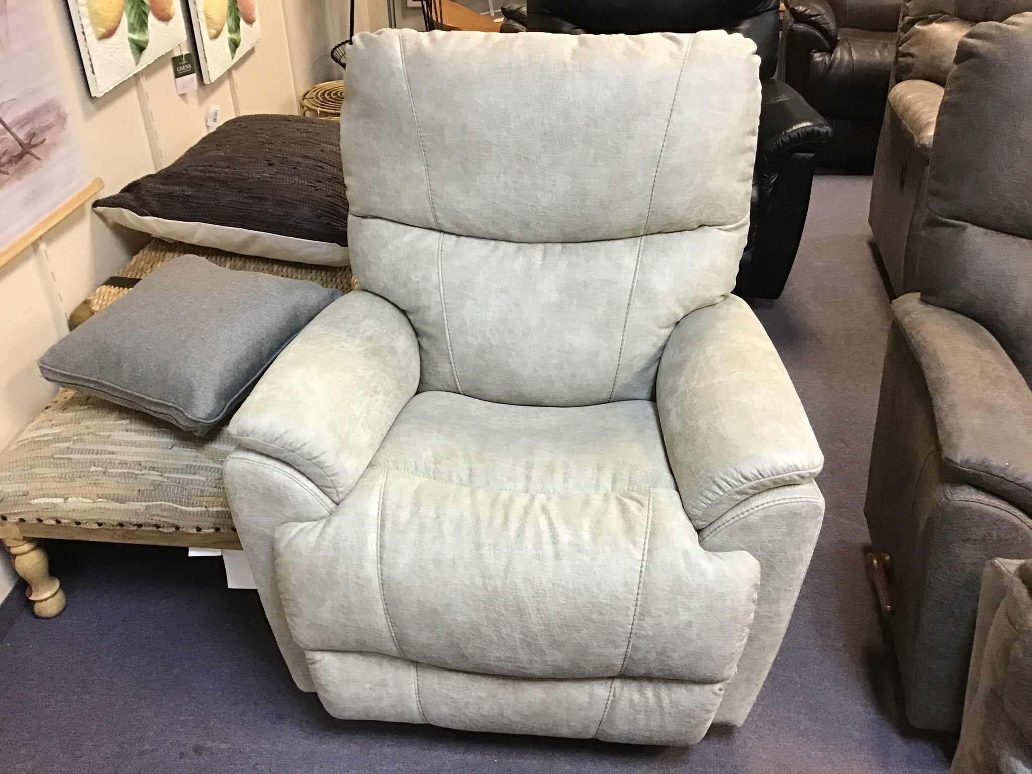 Trouper Rocker Recliner by La-Z-Boy Furniture 10-724 E153732