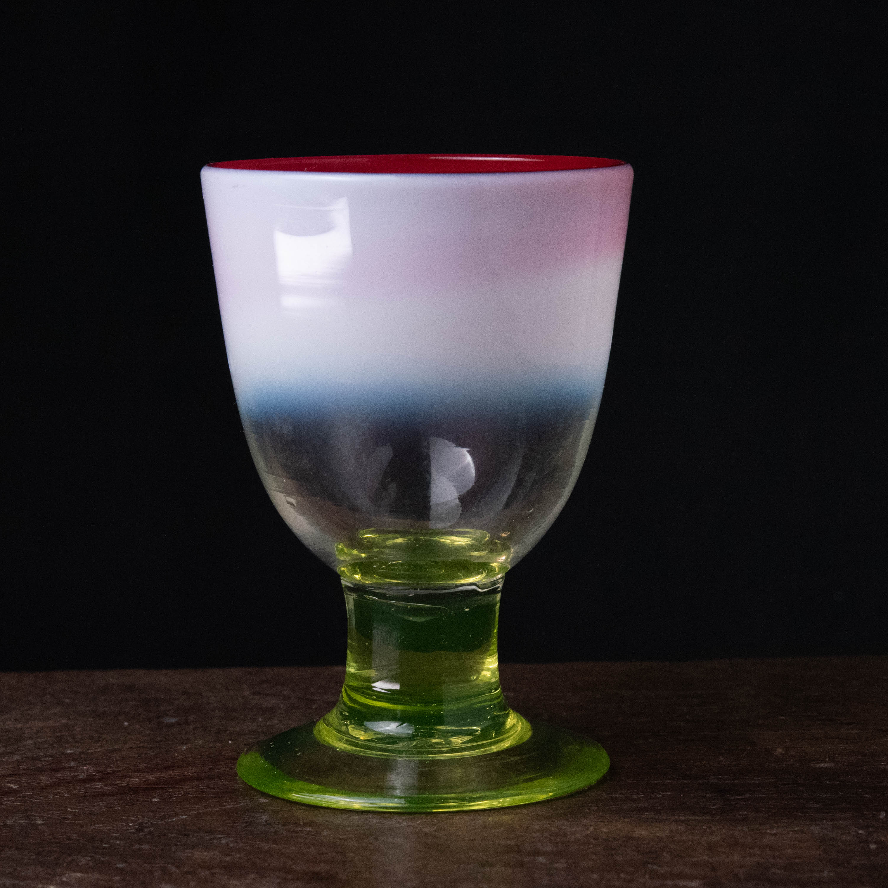 ガラス :: 赤と乳白ぼかし ウラン脚 なつめ型 氷コップ | COTTOU.JP