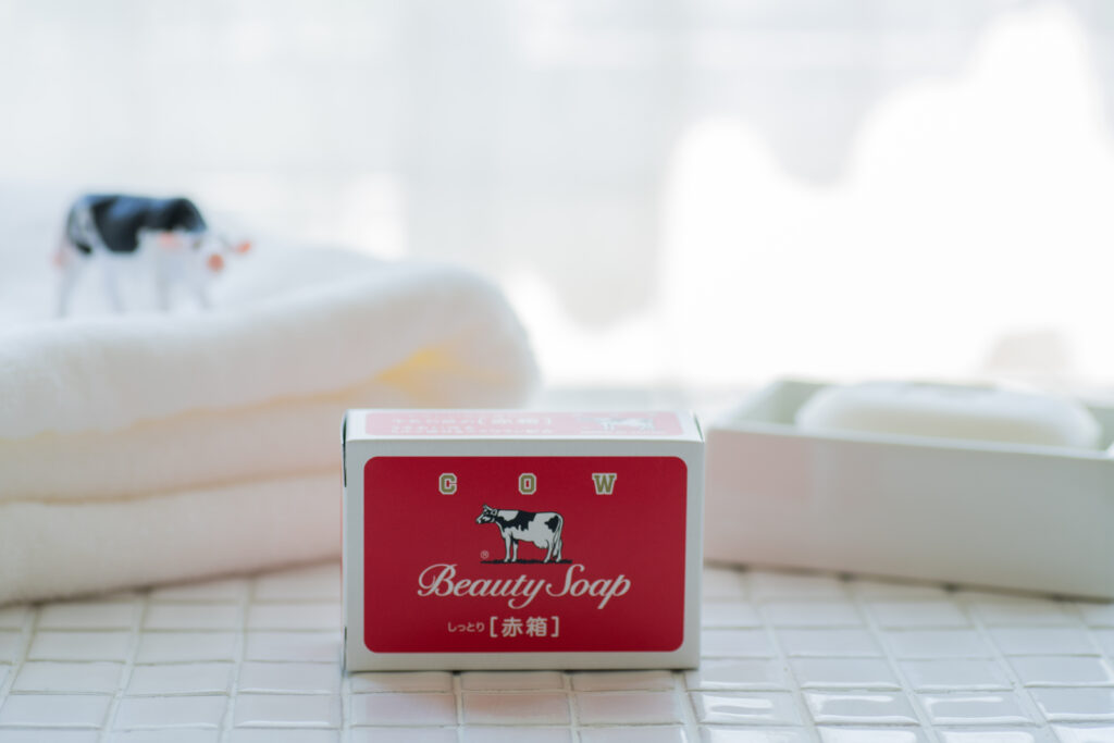 11/13（水）『リンネル特別編集 牛乳石鹸「カウブランド 赤箱」限定缶