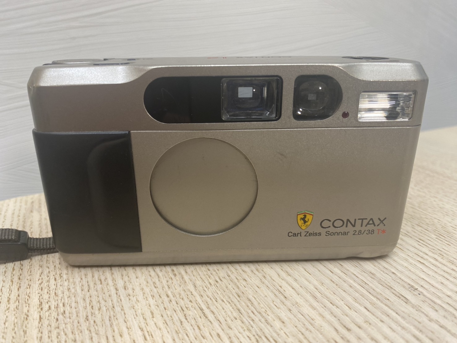 CONTAX コンタックス】 T2 コンパクト フィルムカメラ（シルバー）をお
