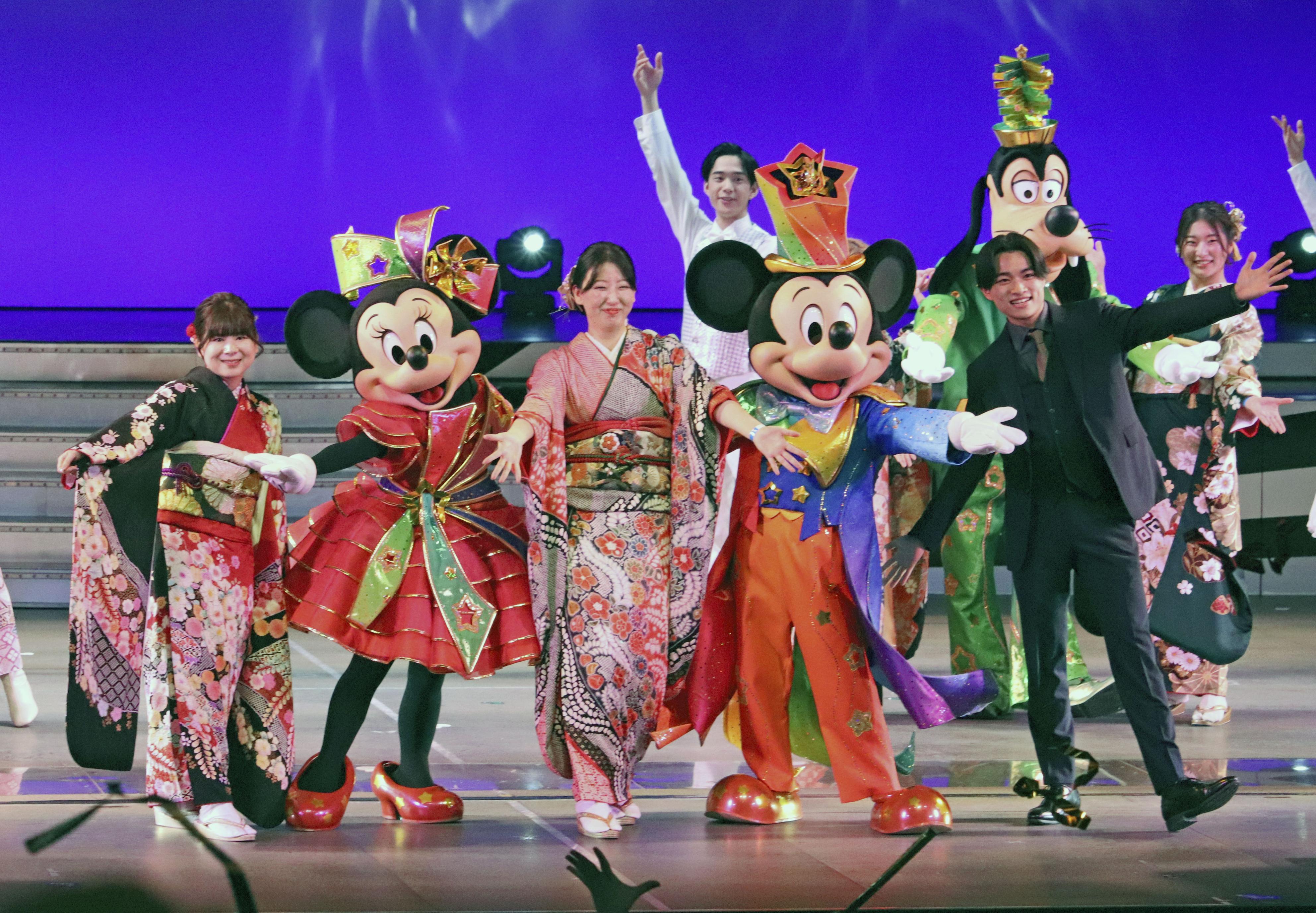 ディズニーで成人式 千葉県浦安、ミッキーとの触れ合い復活 - サンスポ