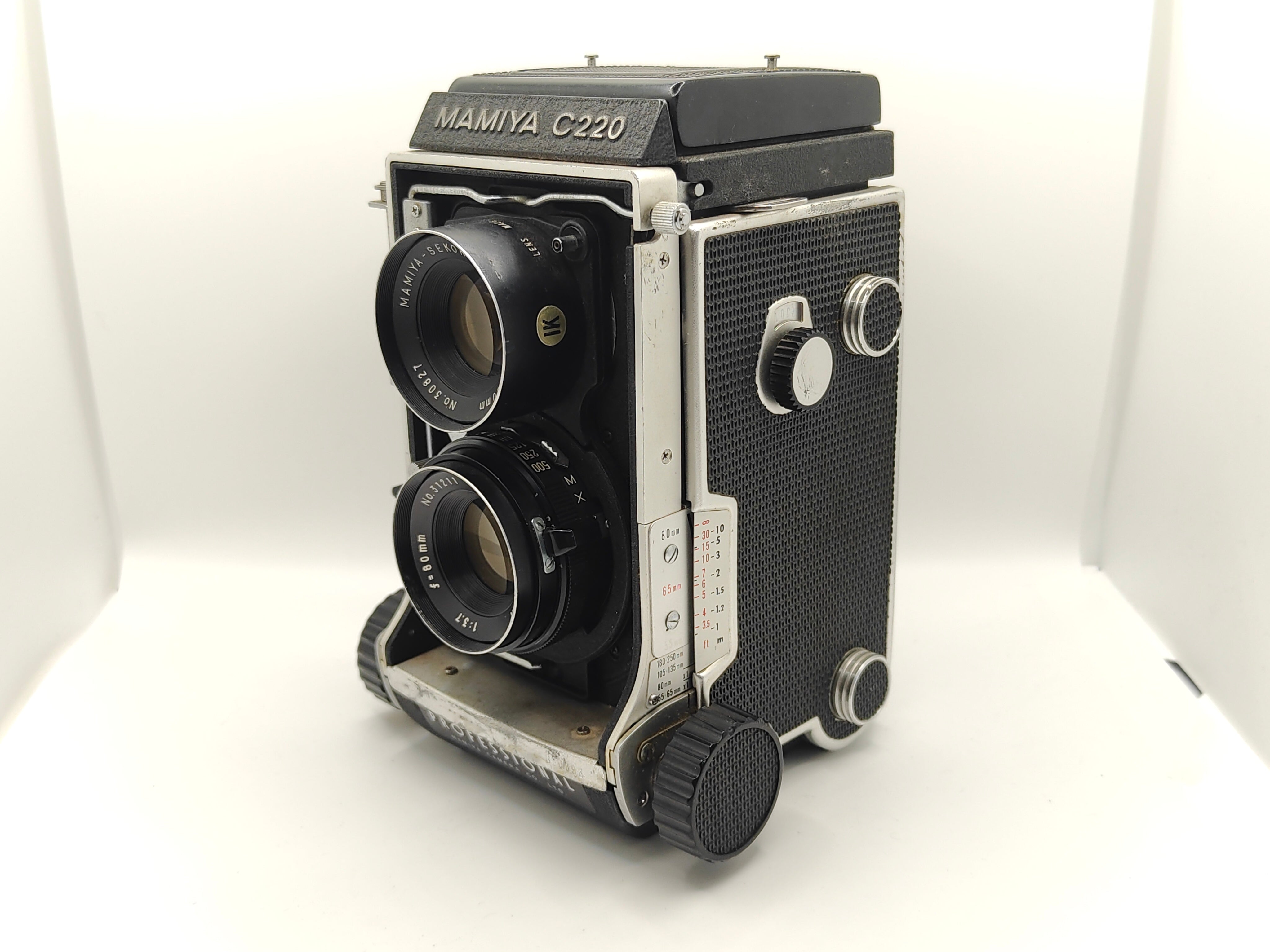Mamiya C220 medium format camera + 80mm lens | Classic Cameras AU