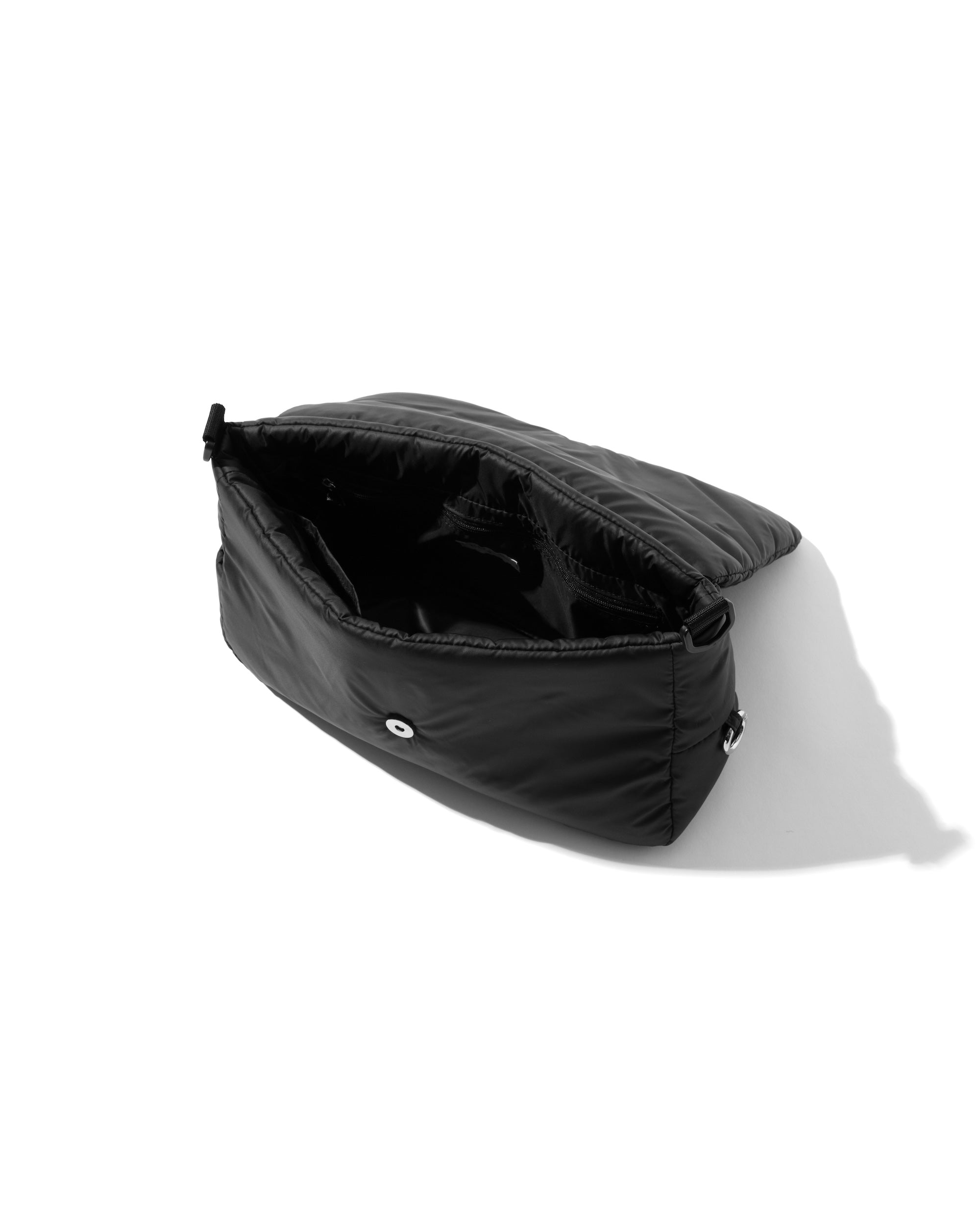 PADDED FLAP HOLIDAY BAG(BLACK)