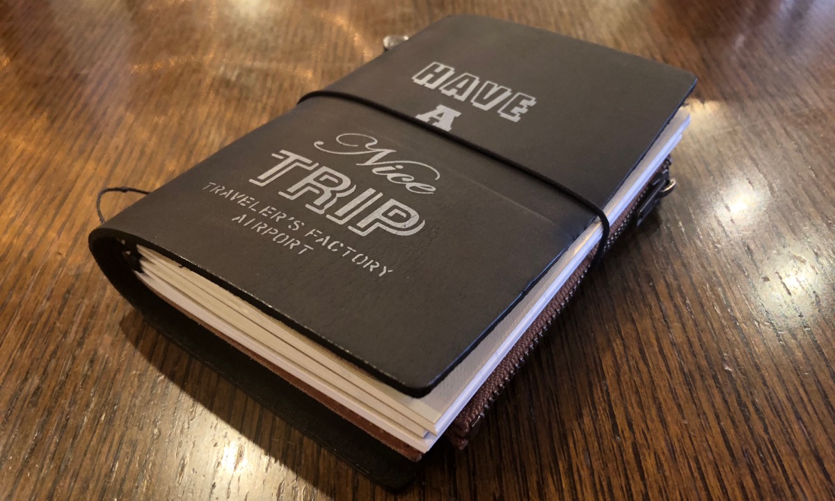 トラベラーズノート ブラック（成田パスポート）のエイジング〜使用1