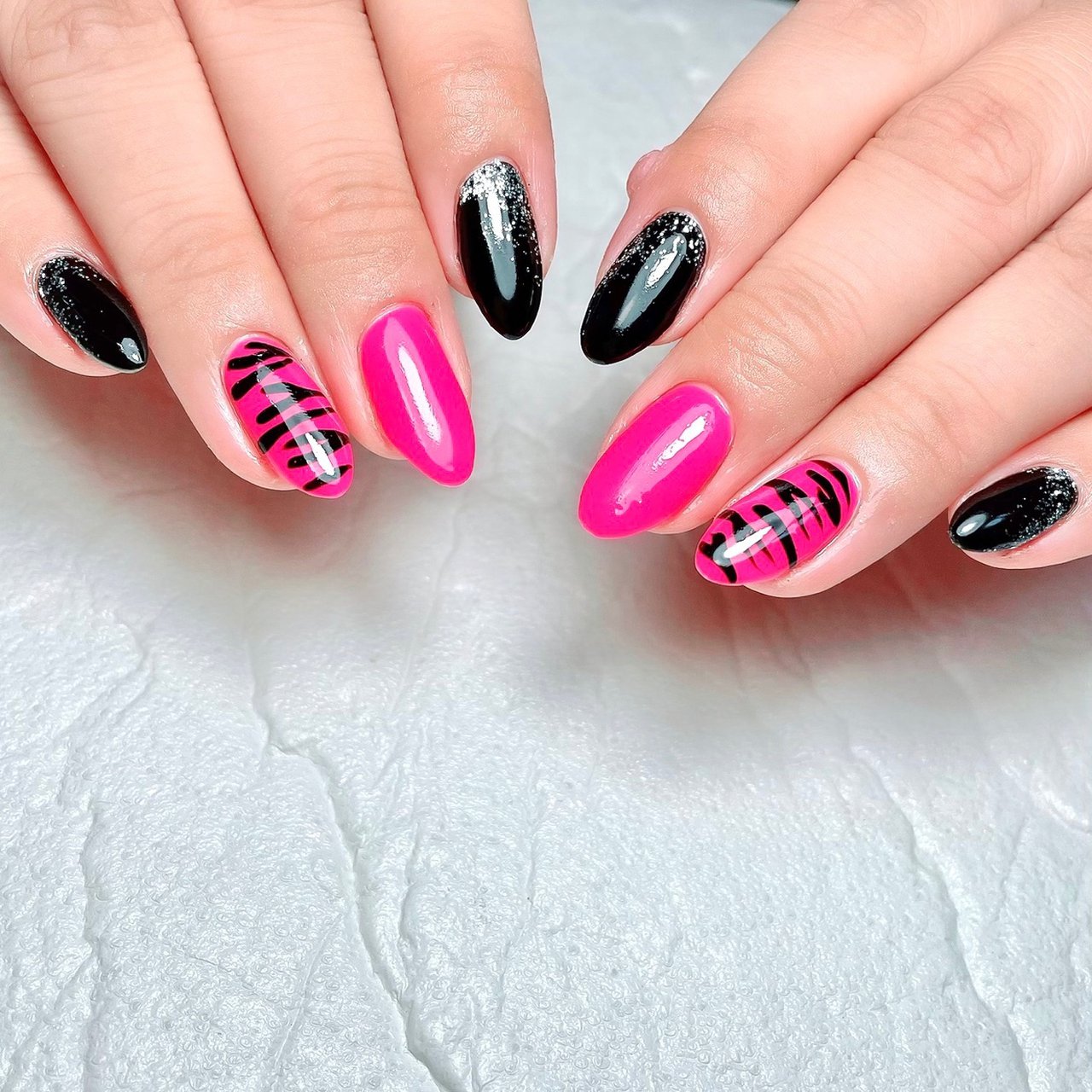 ハンド/ラメ/アニマル柄/ピンク/ブラック - Яin.のネイルデザイン[No