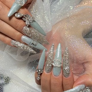 揺れるパーツのネイルデザイン｜ネイルブック