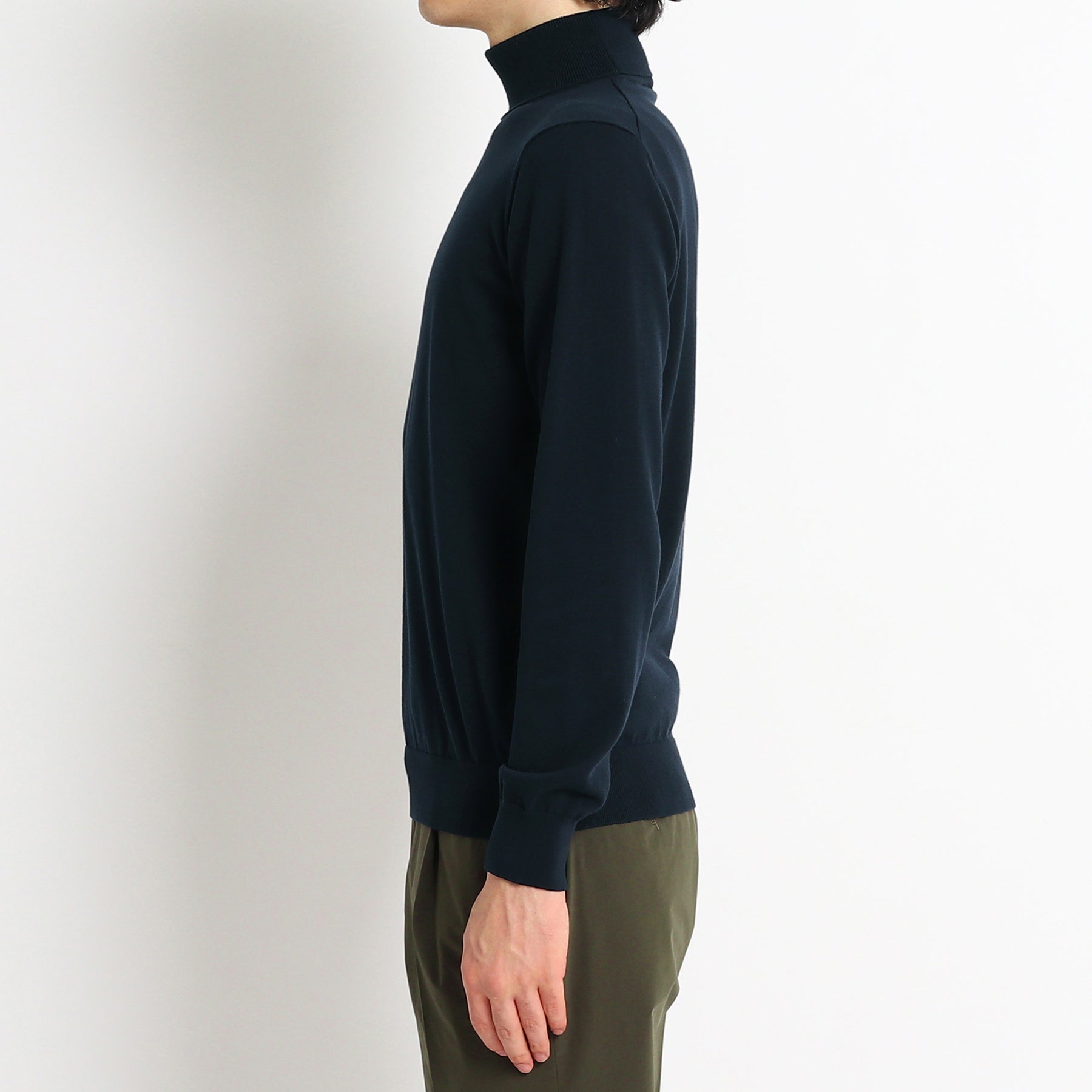 スビンプラチナム タートルネックニット ネイビー | ＋CLOTHET ONLINE