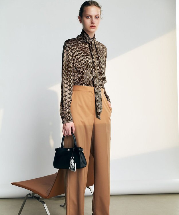 30th ANNIVERSARY】 モノグラムプリントスムース ボウタイブラウス