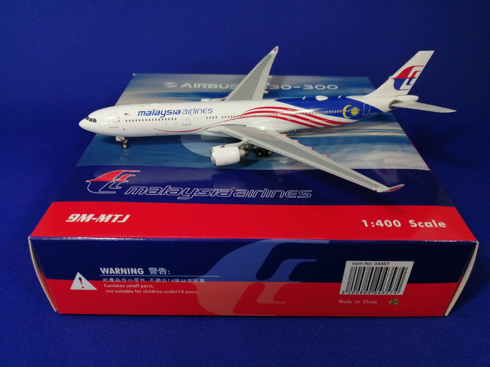 04357 Phoenix Malaysia MAS / マレーシア航空 A330-300 9M-MTJ 1:400