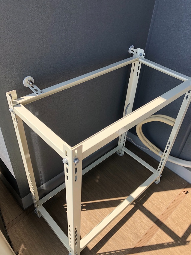 厚木市 うるるとさららエアコン工事 室外機2段ラック置き - 湘南電設