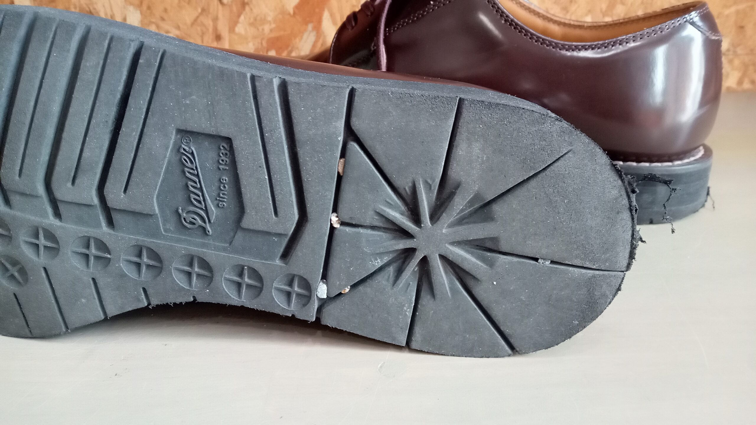 DANNER】ポストマンシューズに搭載されている、ダンキャットソールを