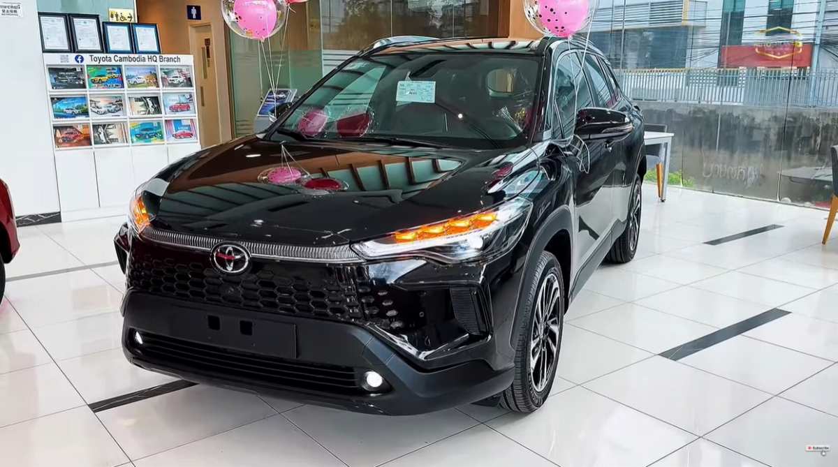 2025年)マイナーチェンジ版・トヨタ新型カローラクロスはブラックが