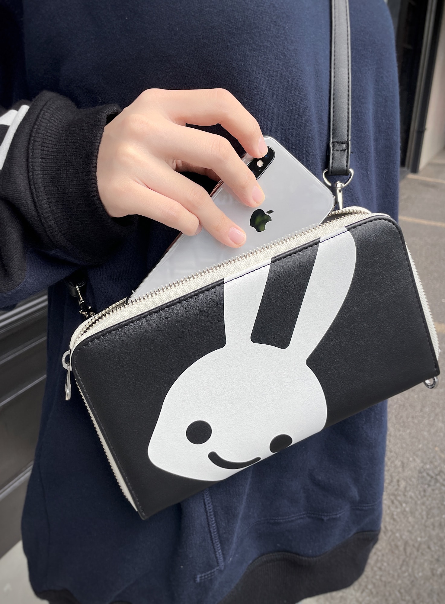 合皮のウォレットバッグ｜ウサギがいる｜CUNE ONLINE STORE