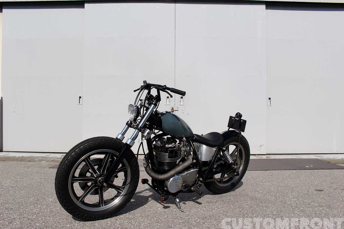 ヤマハ SR400 2004のチョッパーカスタム・モーターサイクルズバーン