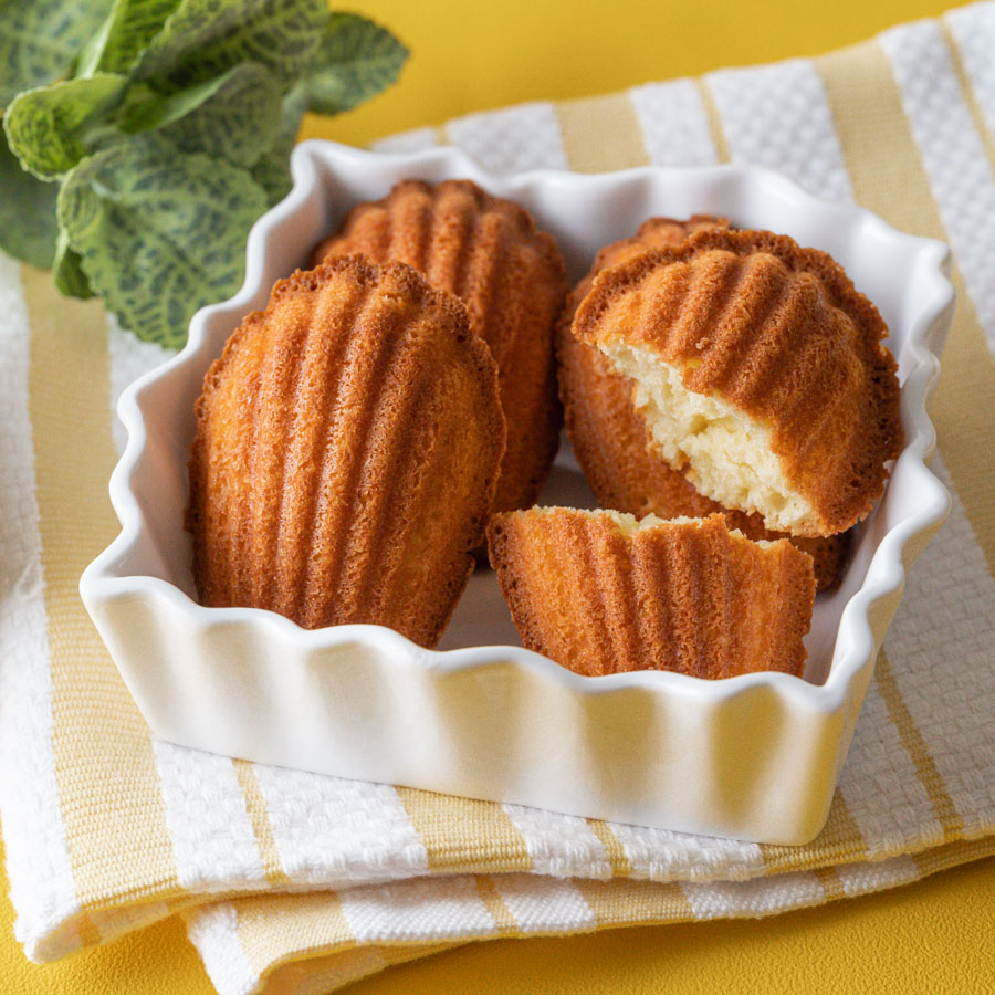 CHIYODA型で焼く 基本のマドレーヌ | レシピ | 富澤商店