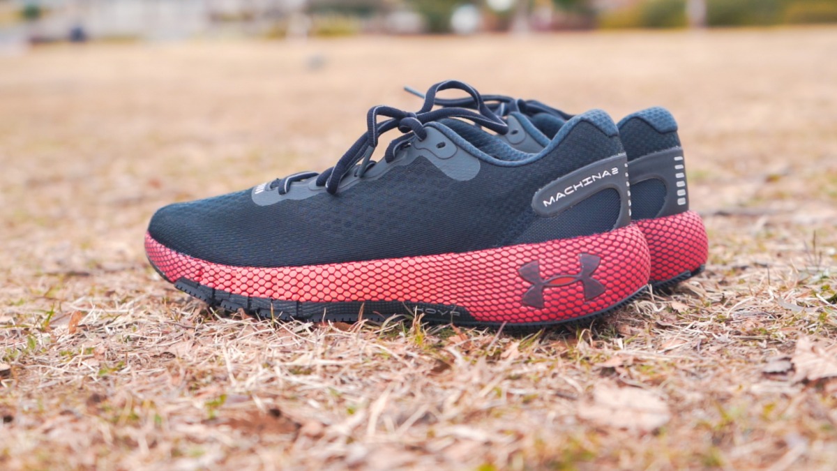 アンダーアーマー「ホバー マキナ 2」はカーボン混プレート搭載の“だけ