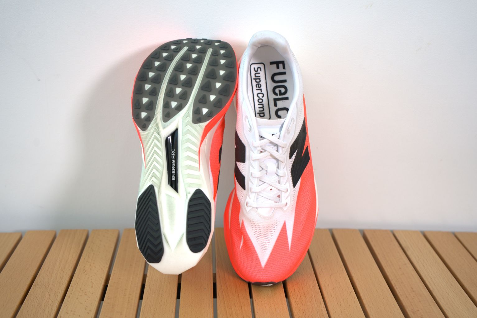 ニューバランス『FuelCell SuperComp Elite v5』徹底解説！軽量性や