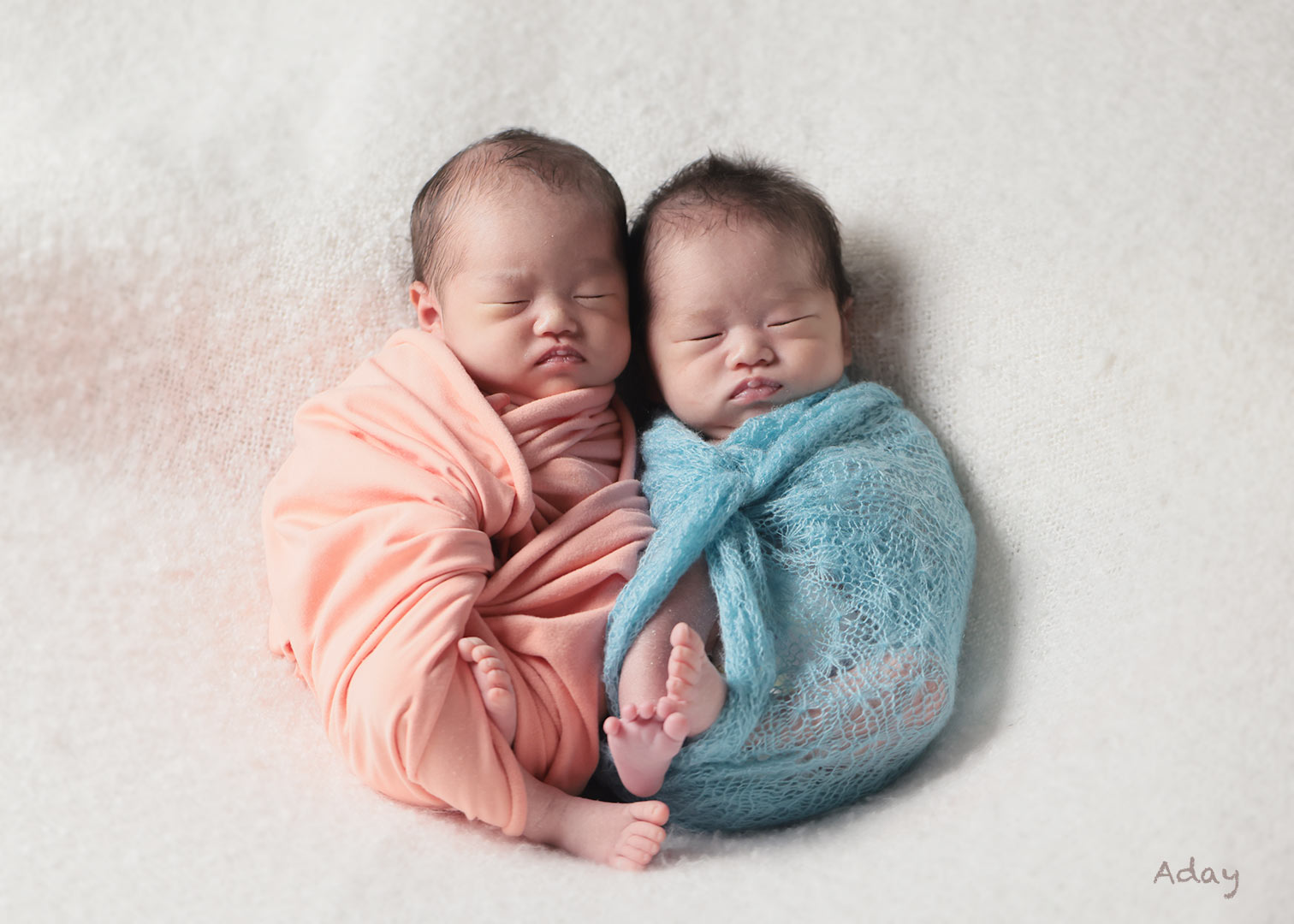 双子ちゃんのニューボーンフォトは、大変だけど、かわいい〜♡ | 石川