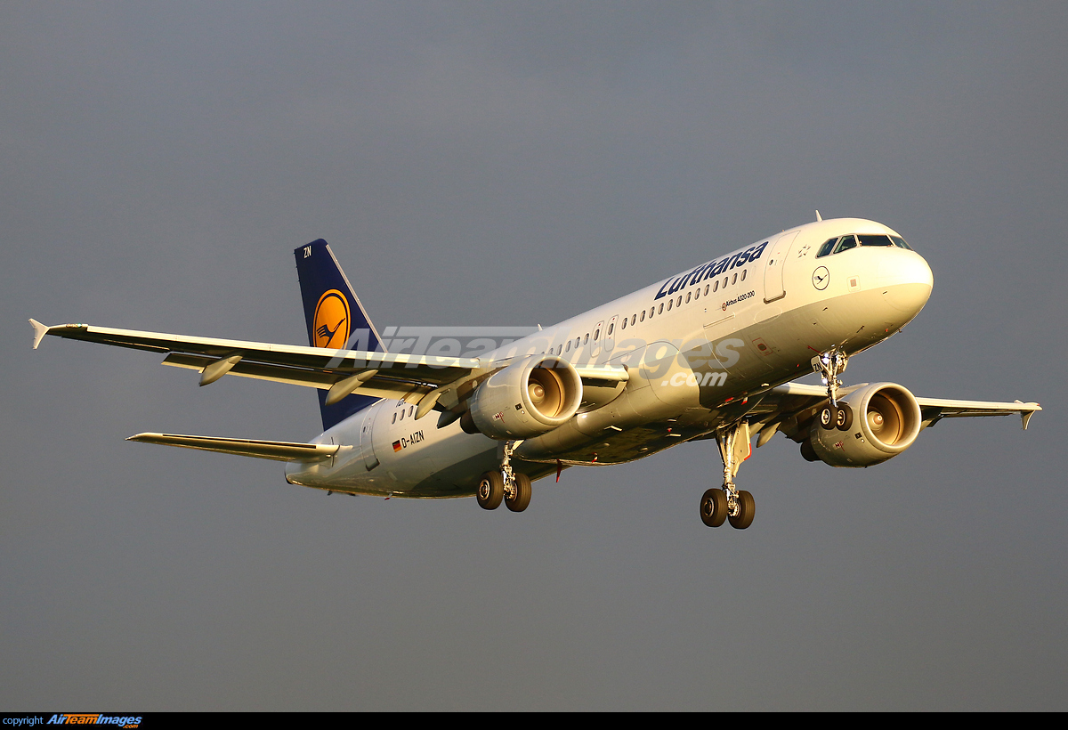 Airbus A320-211 Lufthansa D-AIZN - AirTeamImages.com
