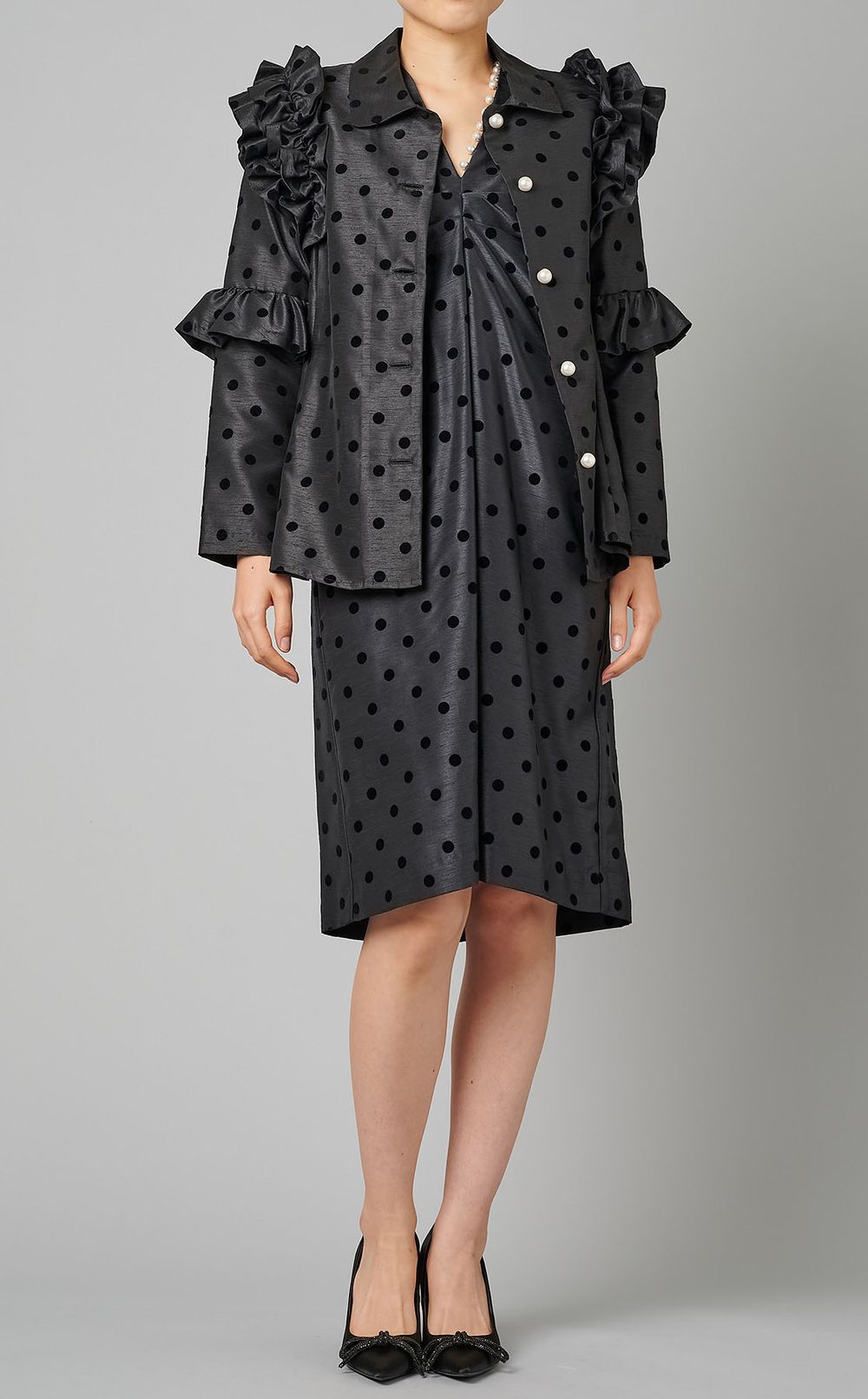 hue DAY TO EVENING｜フリルスリーブパールドットプラウス