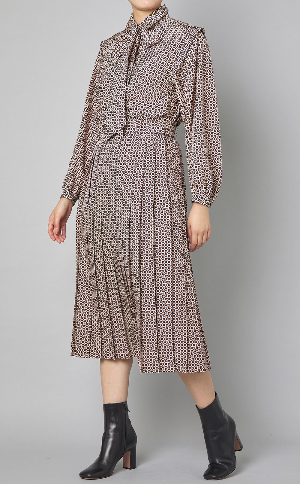 TOMORROWLAND collection｜コモンフラワーボウタイブラウス