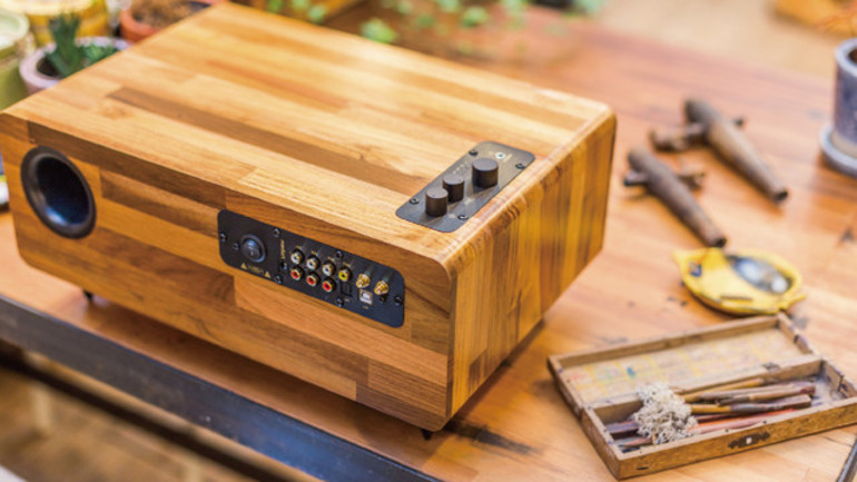 アナログな温かみのある音楽生活を。 家具職人が作る本物の木の