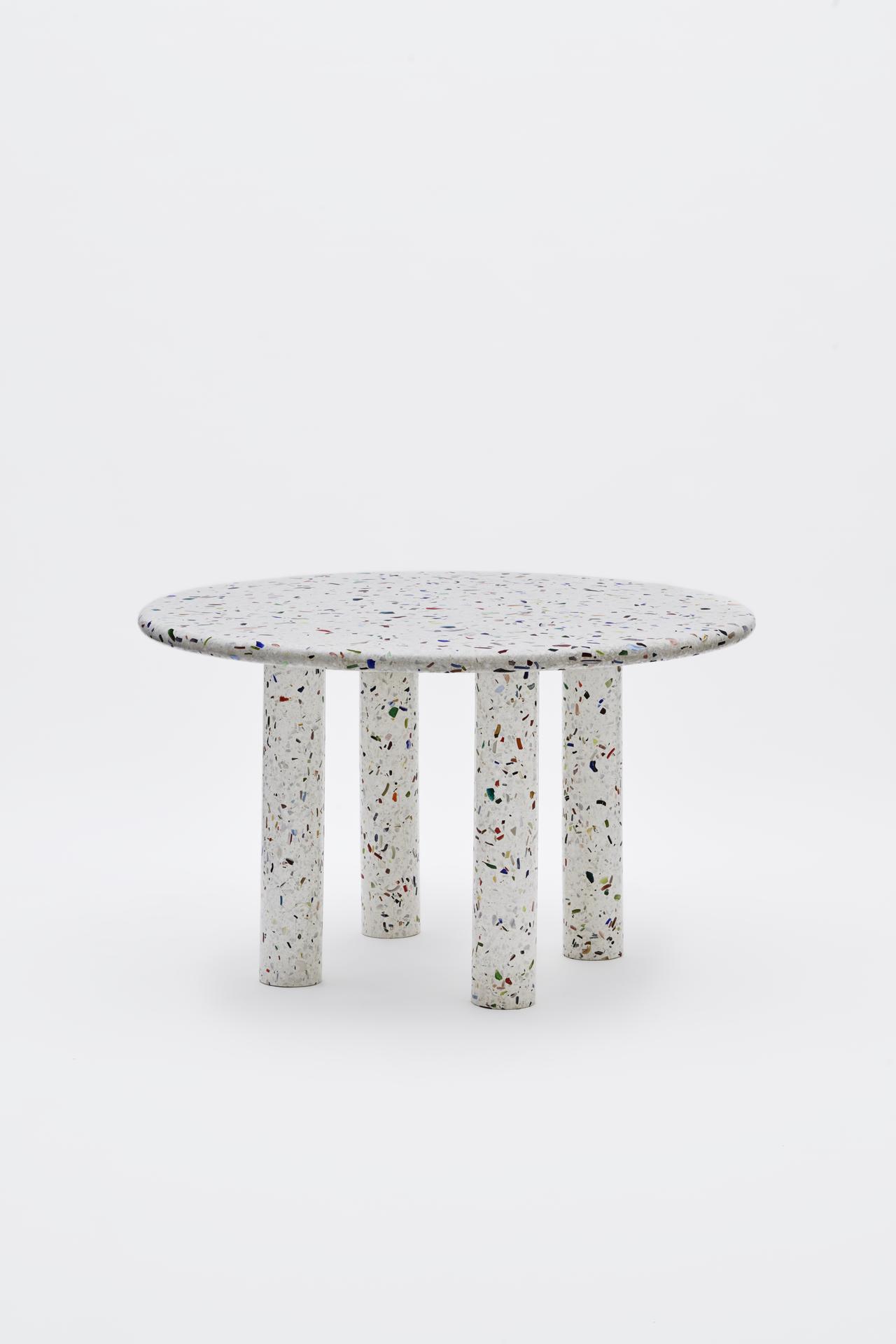 新鮮な驚きと感動を与える透明な美の世界！ 「倉俣史朗のデザイン―記憶