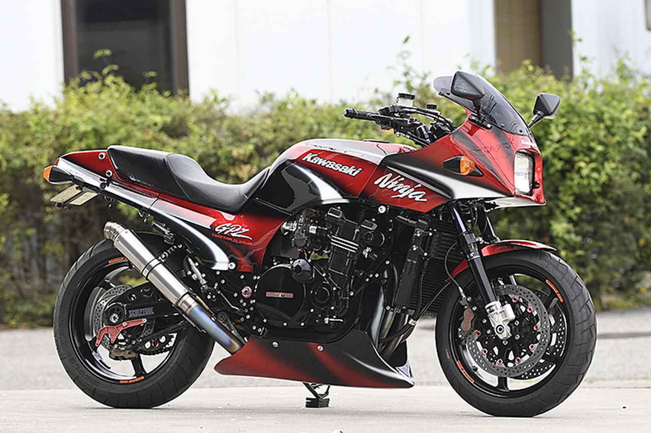 ウイリーGPZ900R（カワサキGPZ900R）17インチ化しピボットを下げた“赤