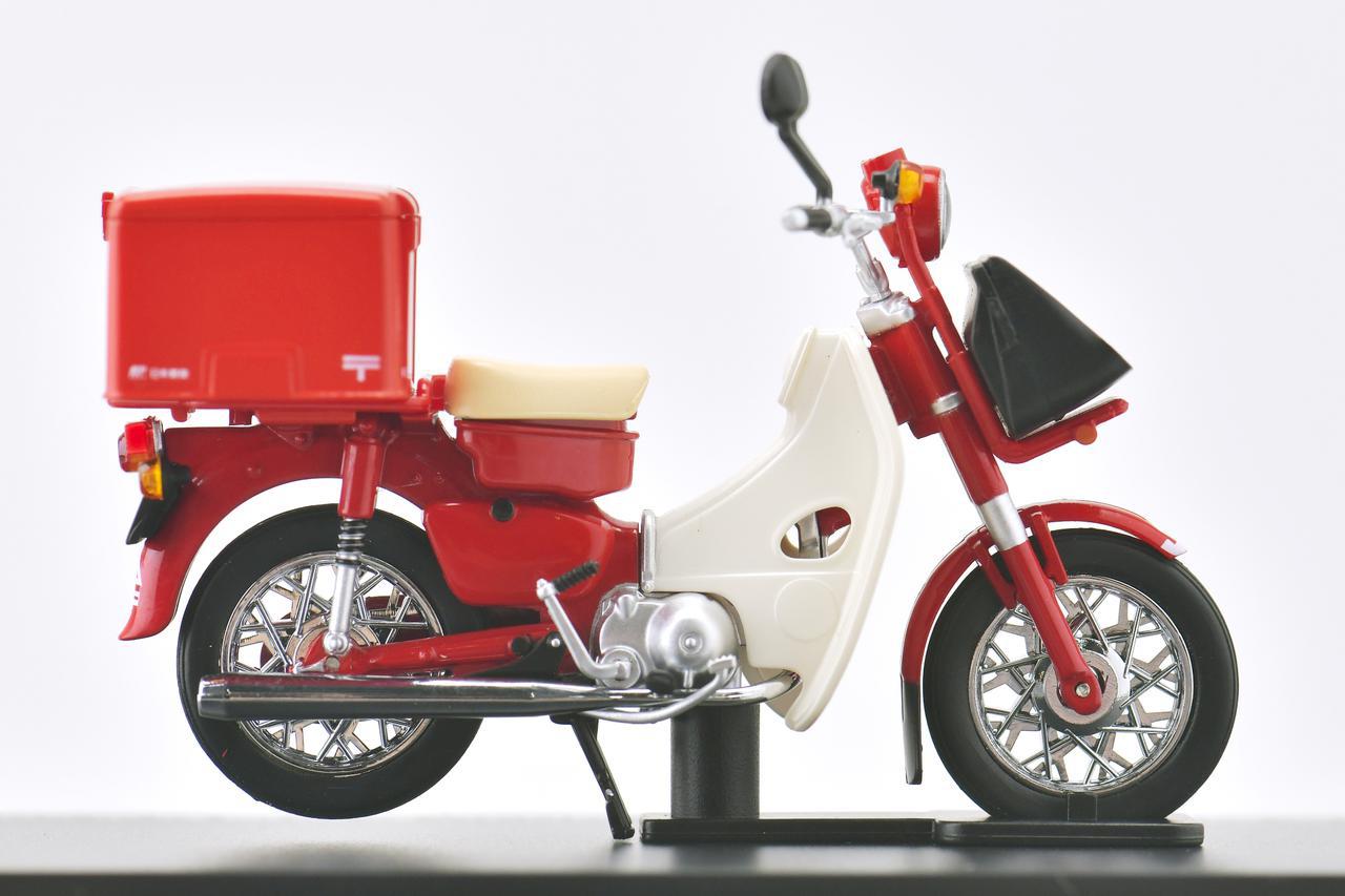 郵政創業150年及びMD90郵政機動車50周年を記念して、郵政カブの