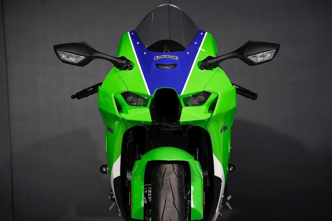 カワサキ125周年カラーのZX-10R、イギリスで市販開始！【2022速報