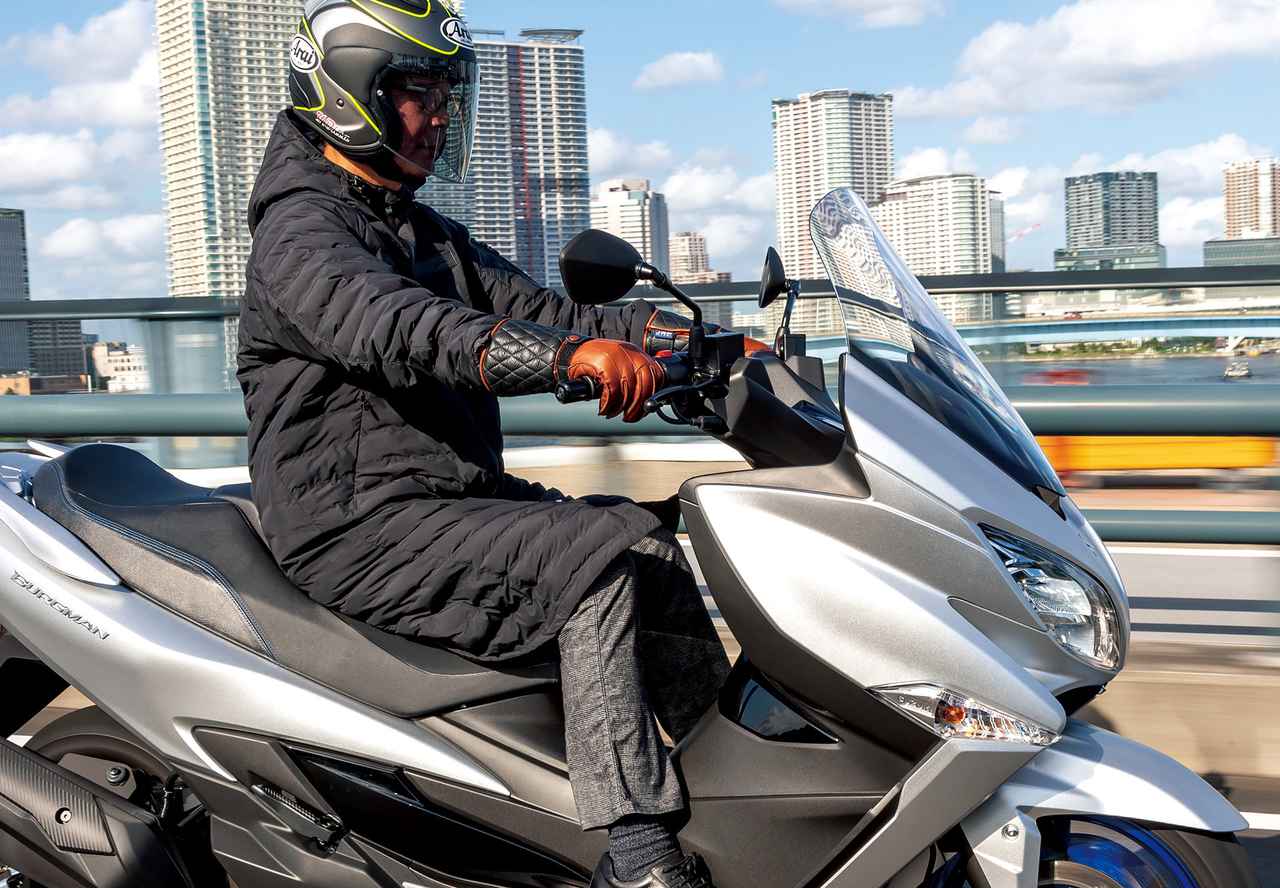 スクーターの防寒対策にぴったり！ 楽で暖かいクシタニの「ベンチ