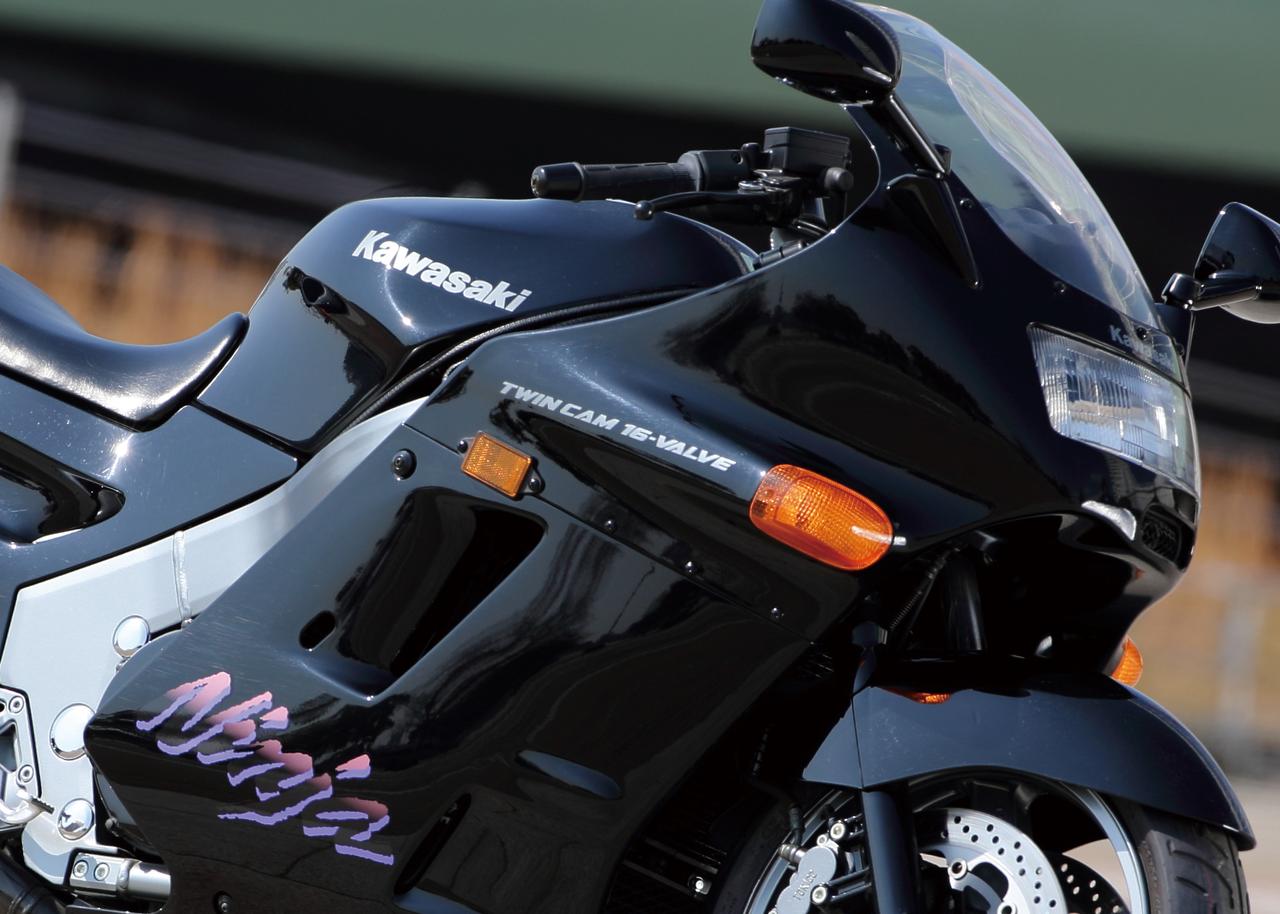 カワサキ「ZZ-R1100」の系譜｜300km/h時代の到来を告げる世界最速