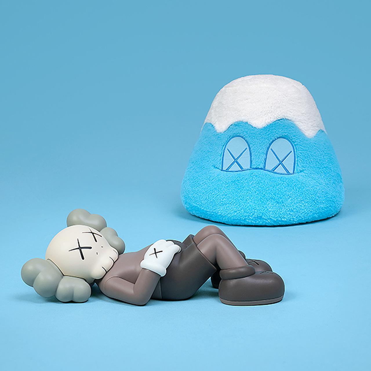 KAWS: HOLIDAY 日本限定コレクション - 「TJ News 現代美術家、カウズ