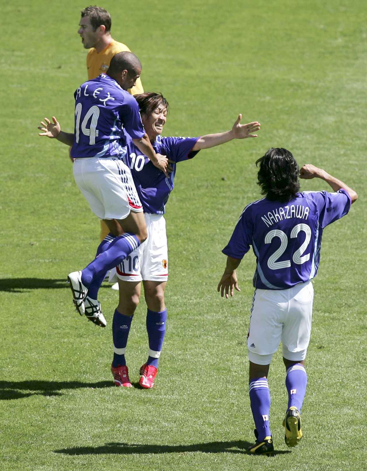 9番目の画像 - 【写真】日本で、世界で中村俊輔の「黄金の左足」が輝き