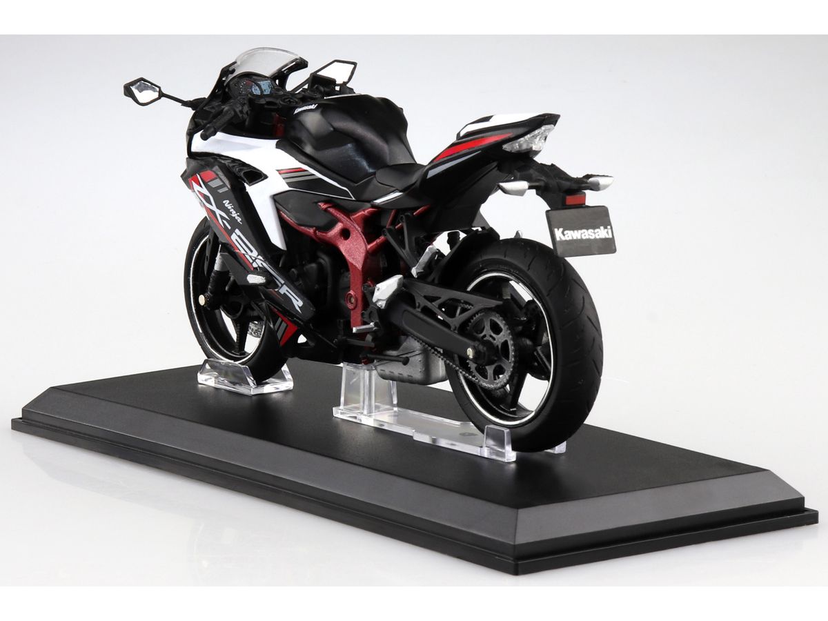 1/12 Kawasaki Ninja ZX-25R メタリックスパークブラック x パール
