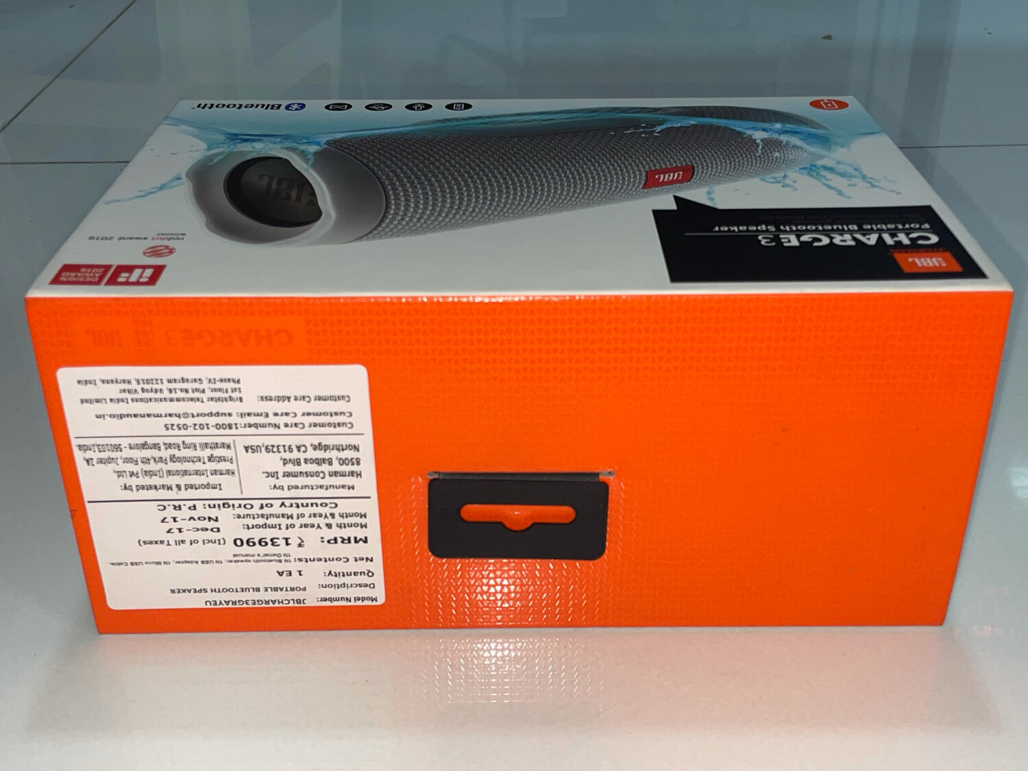 JBL Charge 3 Wireless Portable Speaker, Gray - Rs.9930