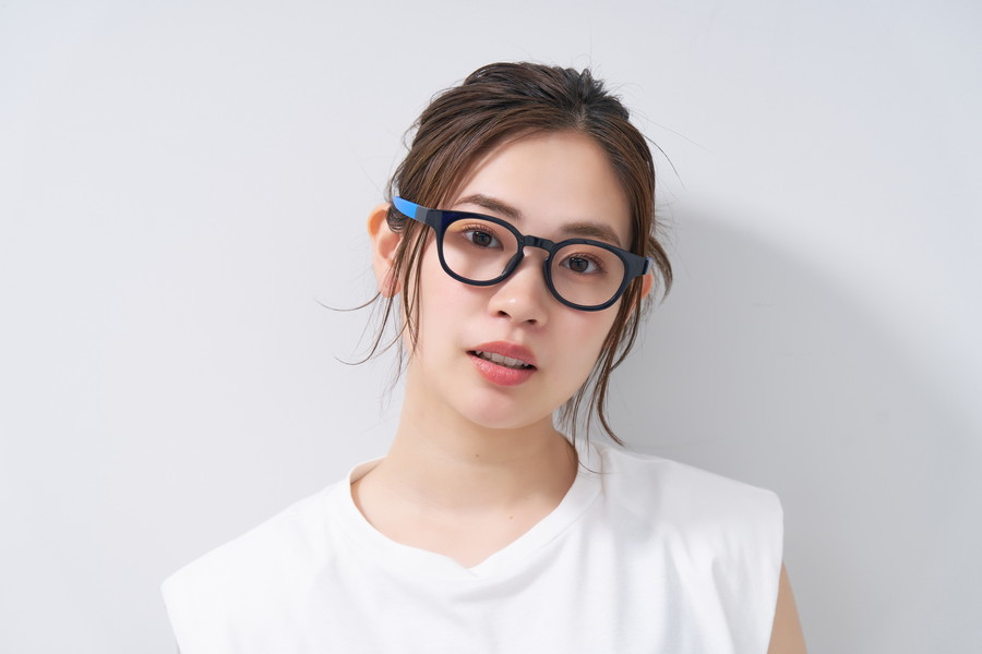 スペシャルプライス]ずれにくく厚みのあるウェリントンフレーム/JAPAN