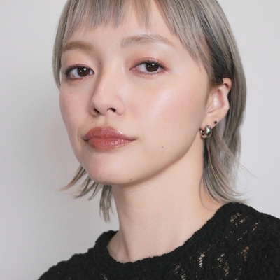 多幸感を纏う、アプリコットカラーのホリデーメイクのSTAFF REVIEW