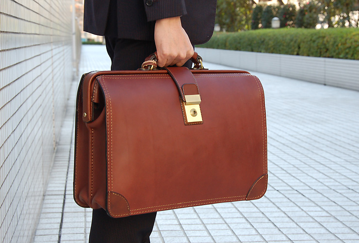 30代ビジネスマンなら少し高くても永く使えるHERZのバッグがおすすめ