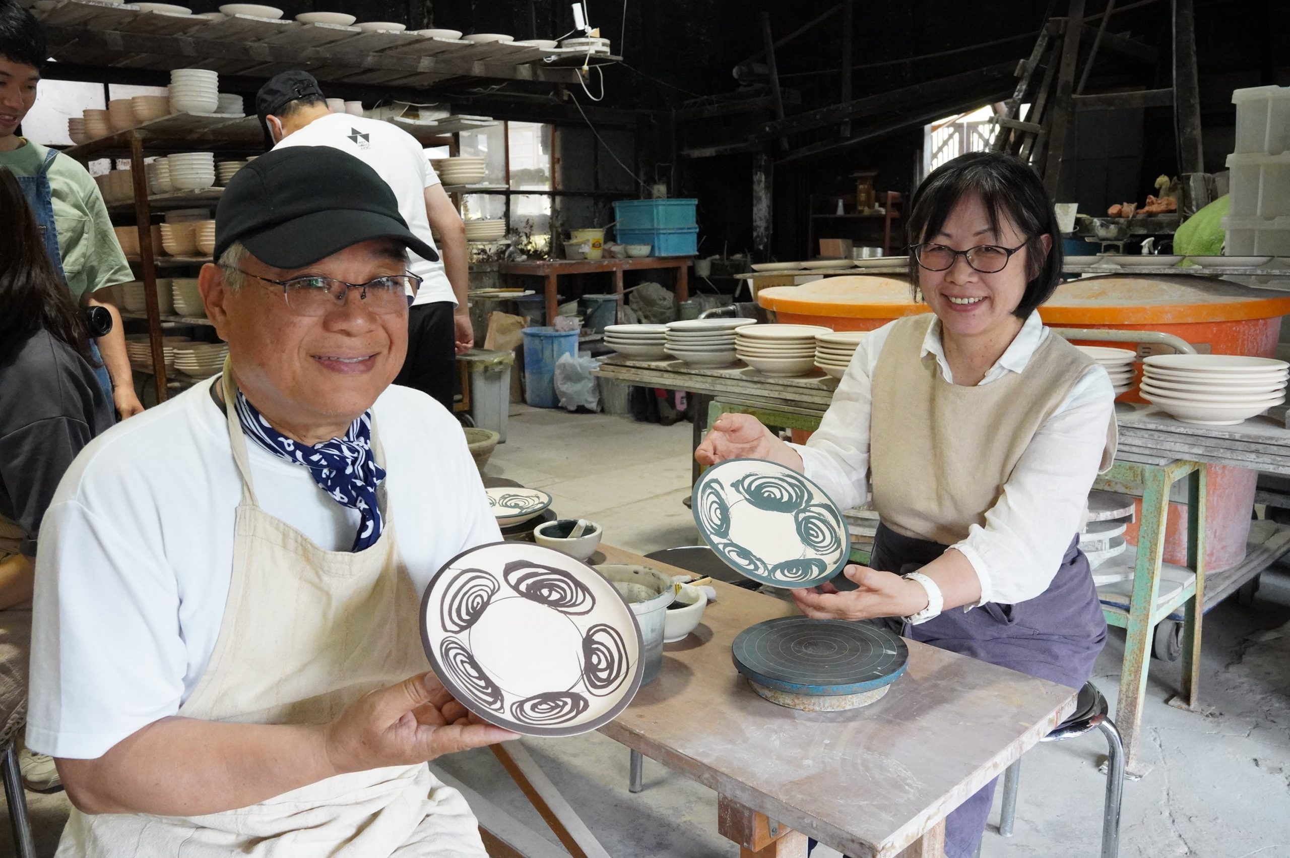 瀬戸・民藝】筆をはしらせる【馬の目皿（20cm）】絵付体験！民藝・柳