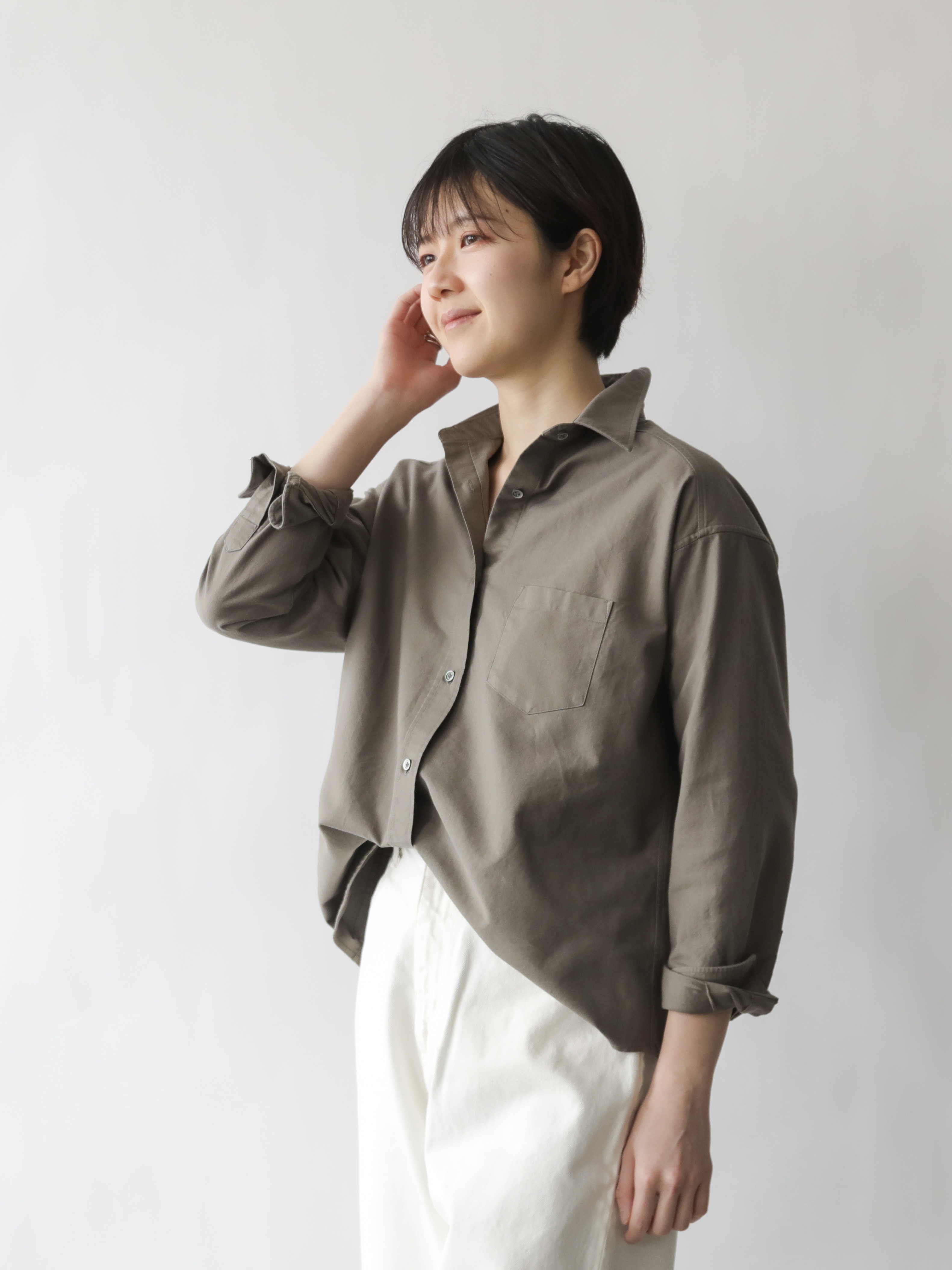 プレミアムオックスフォードシャツ/カーキ | Factelier (ファクトリエ)