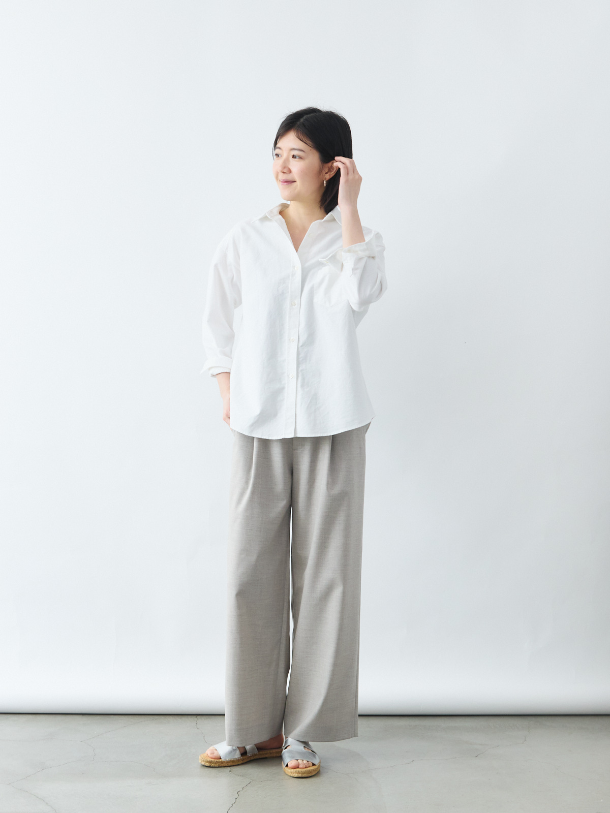 上質イージースラックス/ライトグレージュ | Factelier (ファクトリエ)