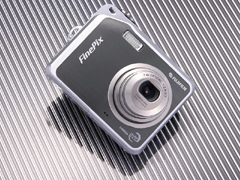 新製品レビュー】富士フイルム FinePix V10